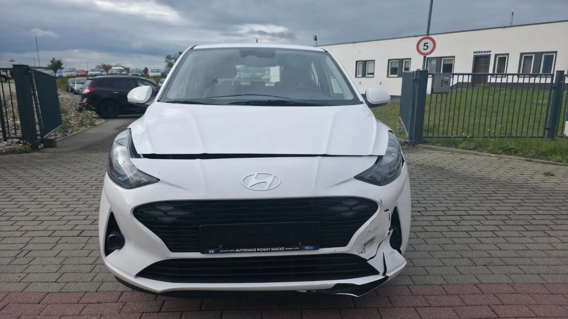 Hyundai i10 Trend 1.0 *Rückfahrk.,Navi* Weiß - 2