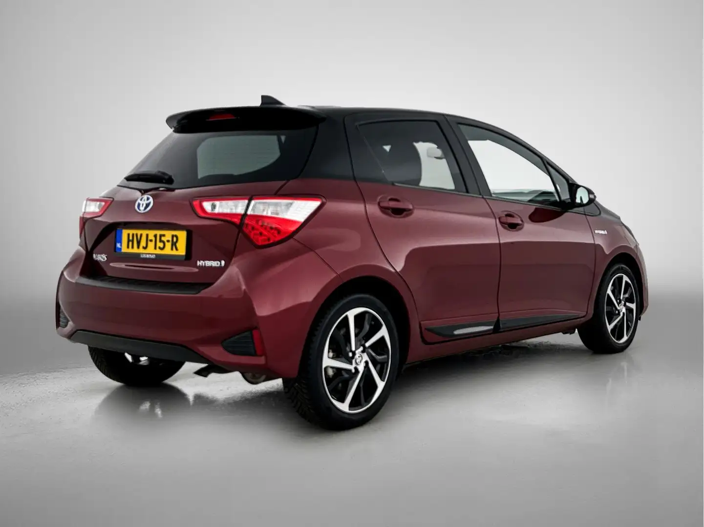 Toyota Yaris 1.5 Hybrid Bi-Tone Plus Limited Rood - 2