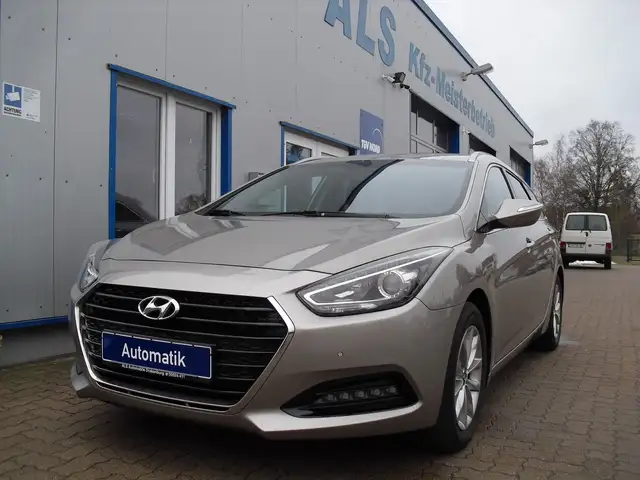 Hyundai i40 cw blue Trend Autom. AHK Lenkradhzg SHZ PDC