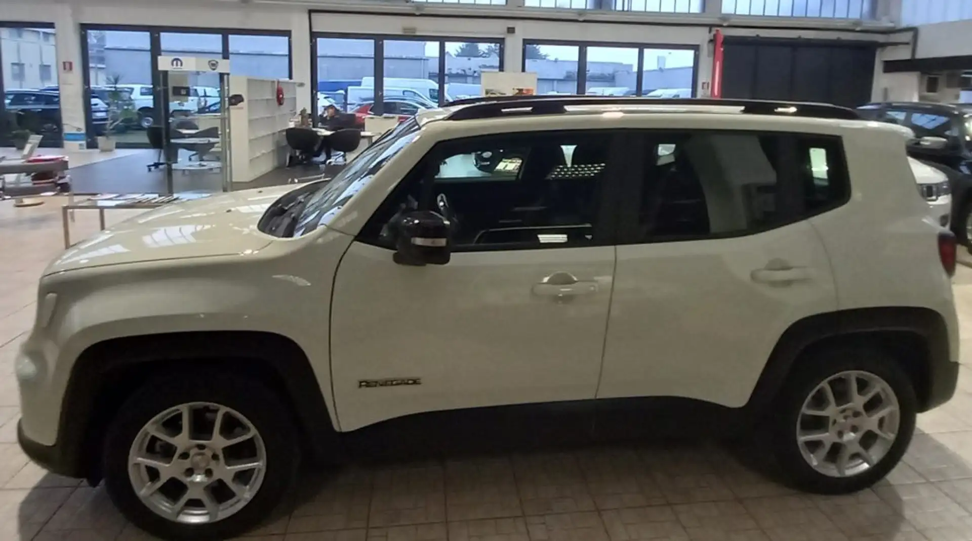 Jeep Renegade 1.5 Turbo T4 MHEV Limited Bianco - 2