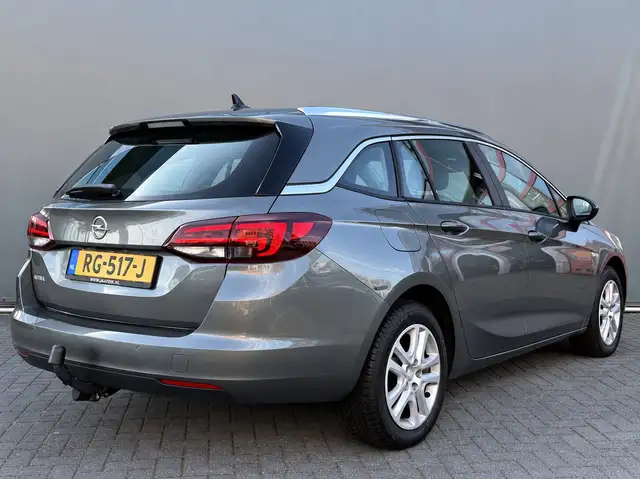 Opel Astra view 2