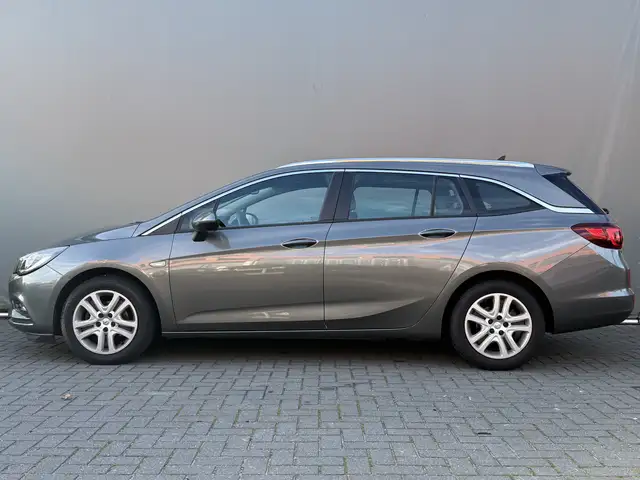 Opel Astra view 7