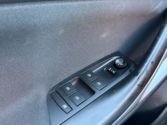 Opel Astra view 8