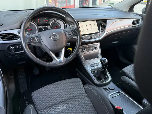 Opel Astra view 3