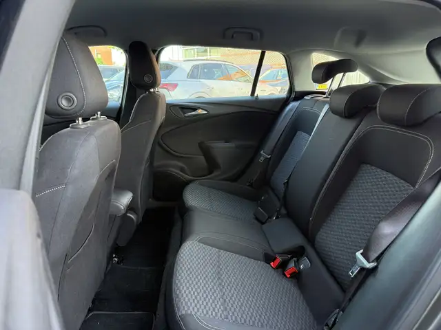 Opel Astra view 6