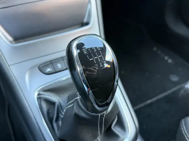 Opel Astra view 25