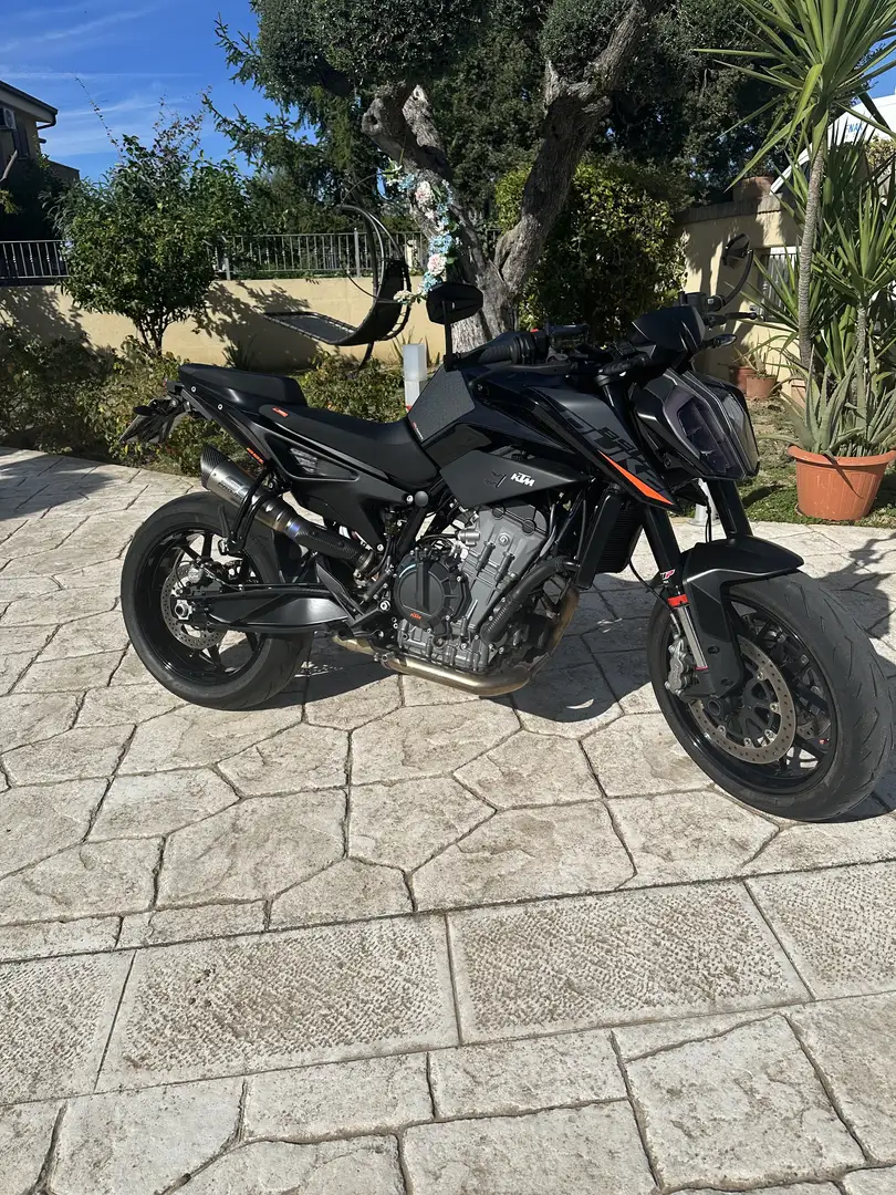 KTM 890 Duke - 1