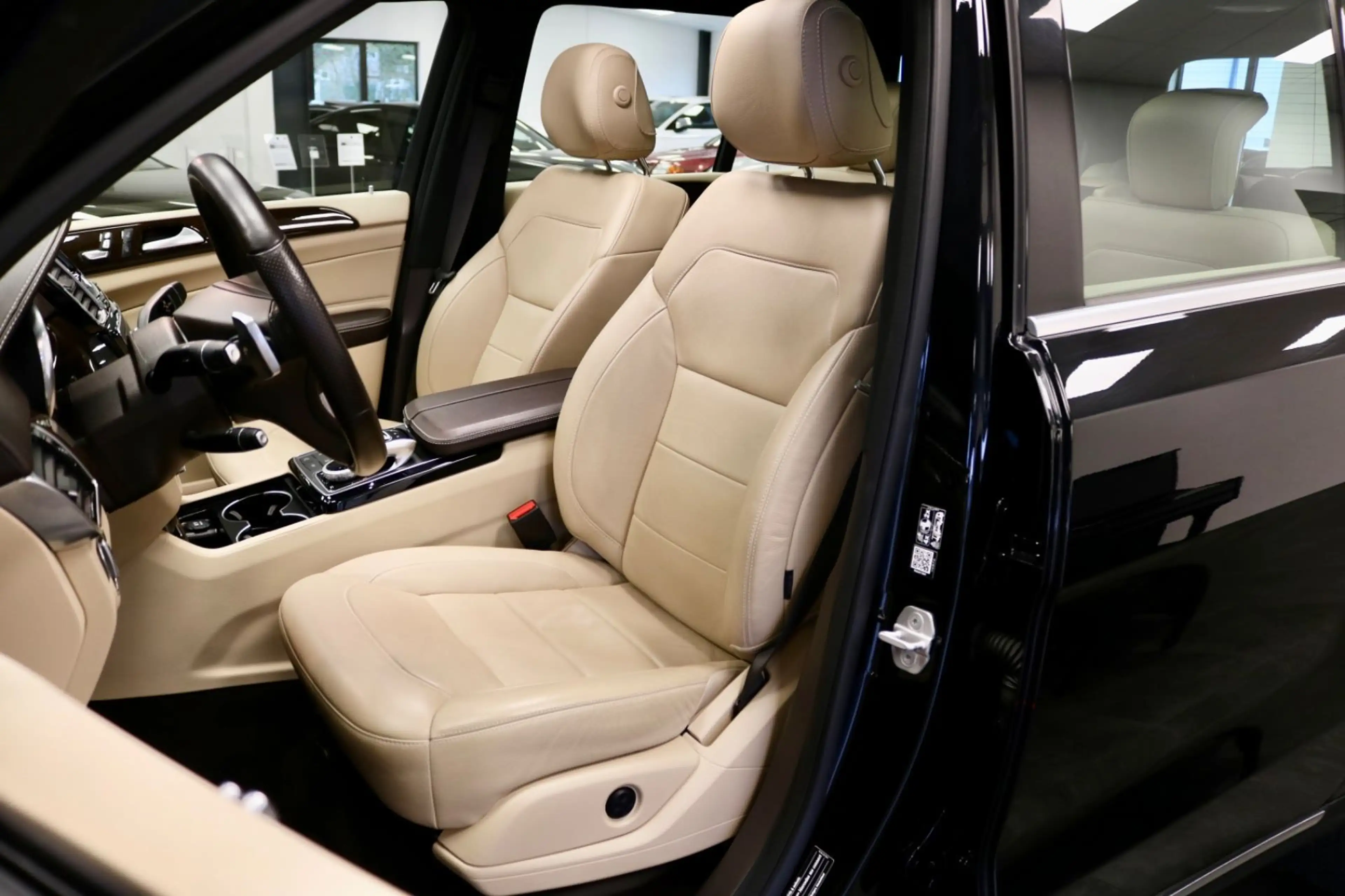 Mercedes-Benz GLS 400 4Matic/KAMERA/PANO/LEDER/7 SITZER — photo 15