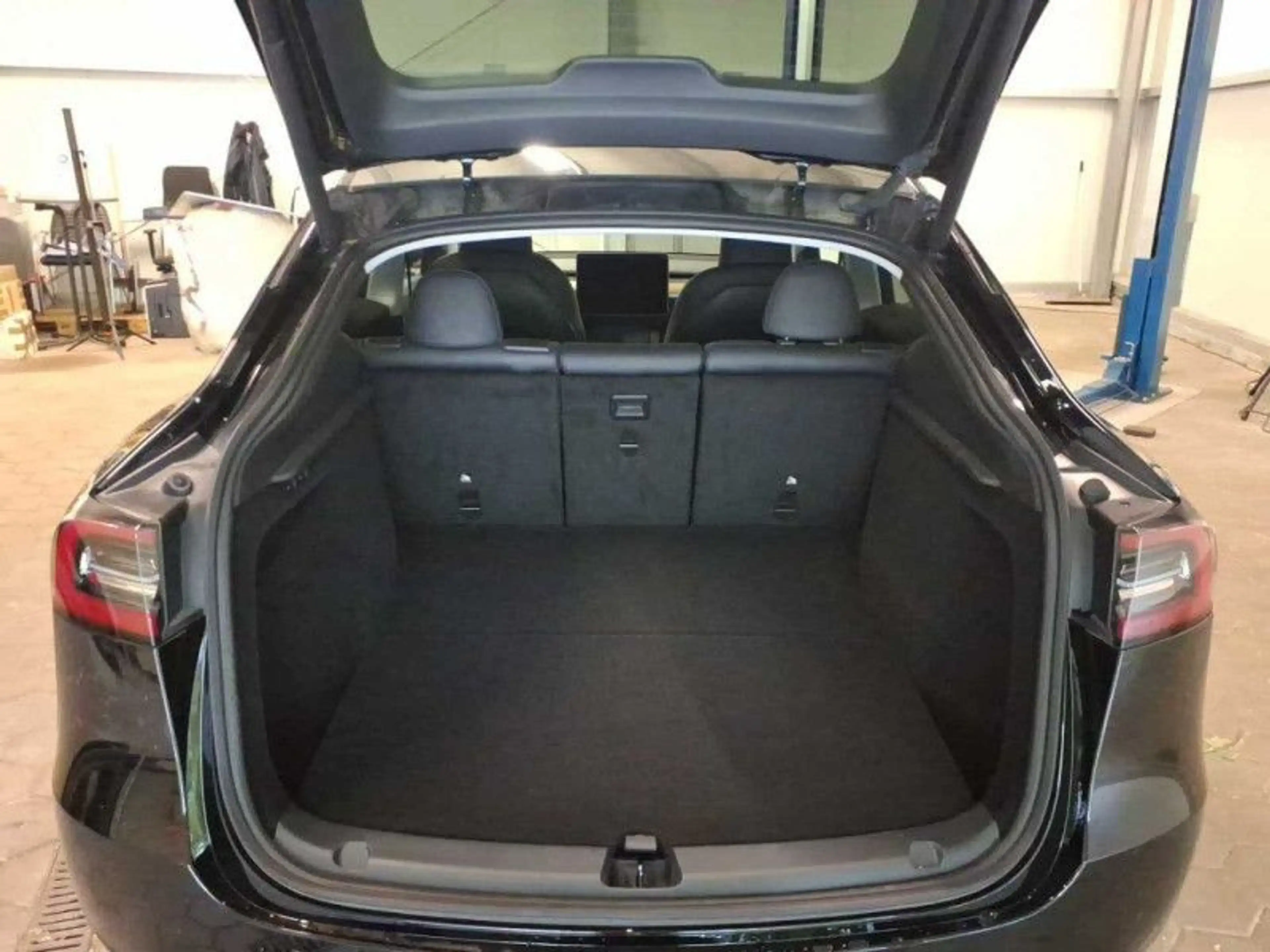 Tesla Model Y Long Range Dual AWD A.pilot Pr. Int. — photo 9