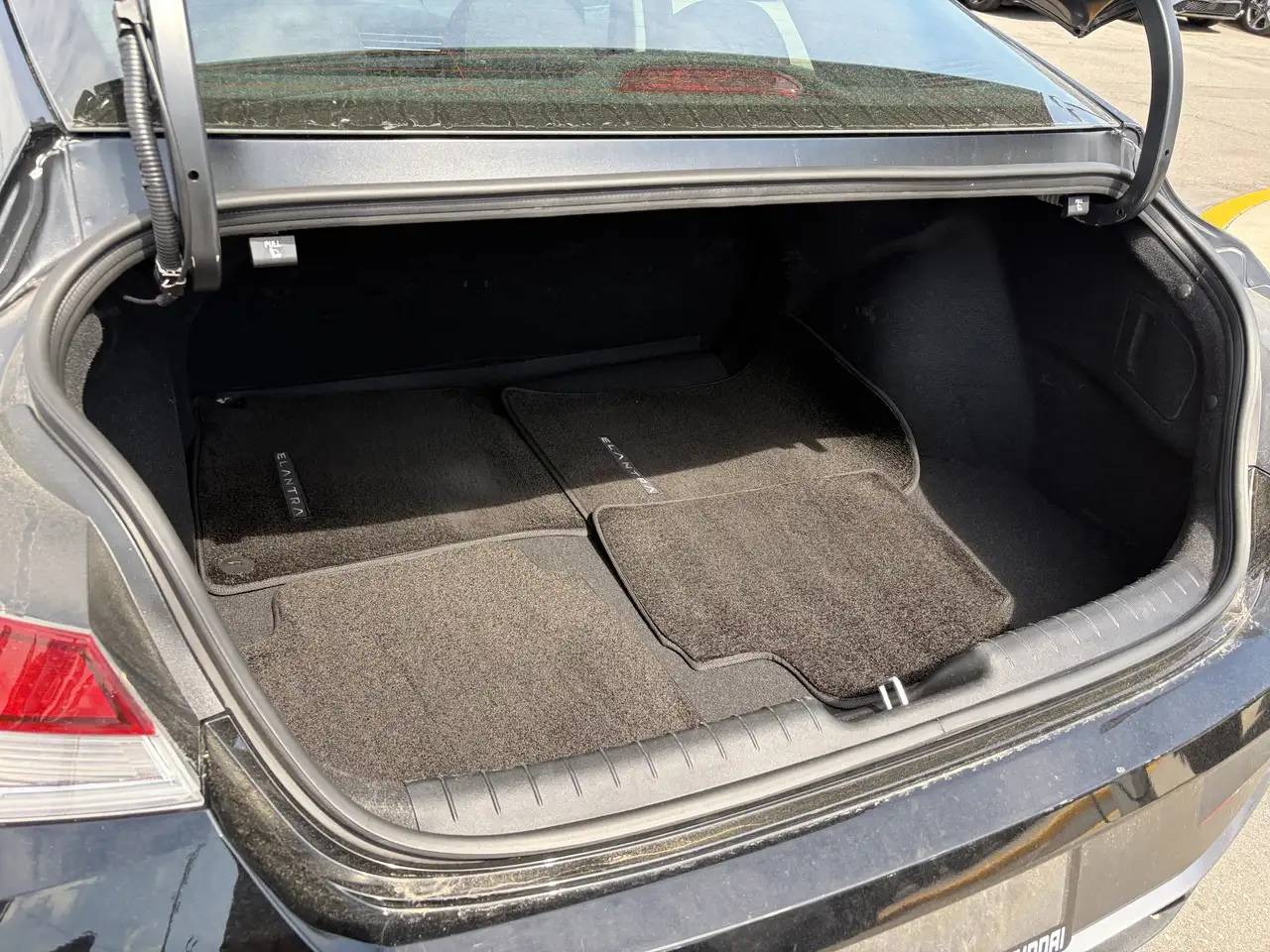 Hyundai ELANTRA снимка Hyundai ELANTRA