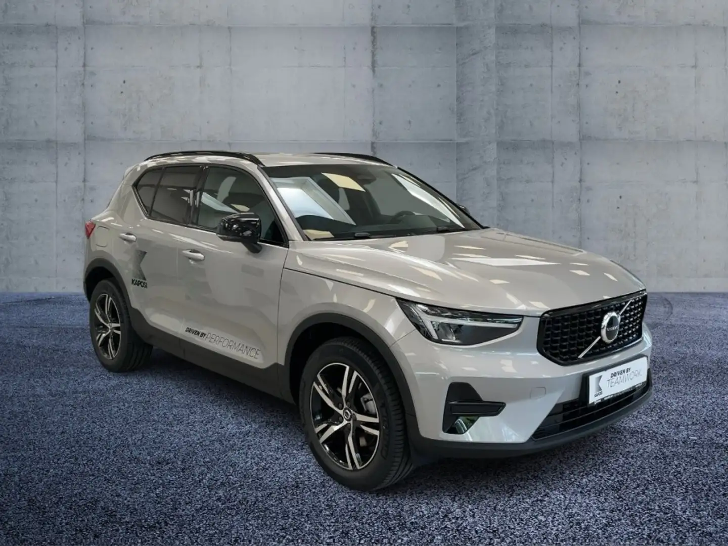 Volvo XC40 0 Plus B3 Mild Hybrid 2l Aut. Zilver - 1
