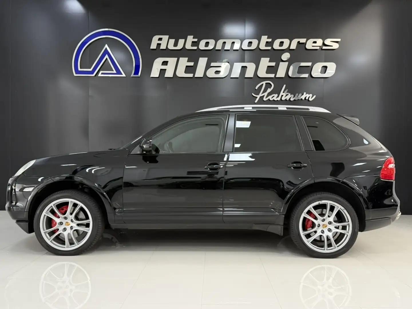 Porsche Cayenne Turbo Aut. Negro - 2