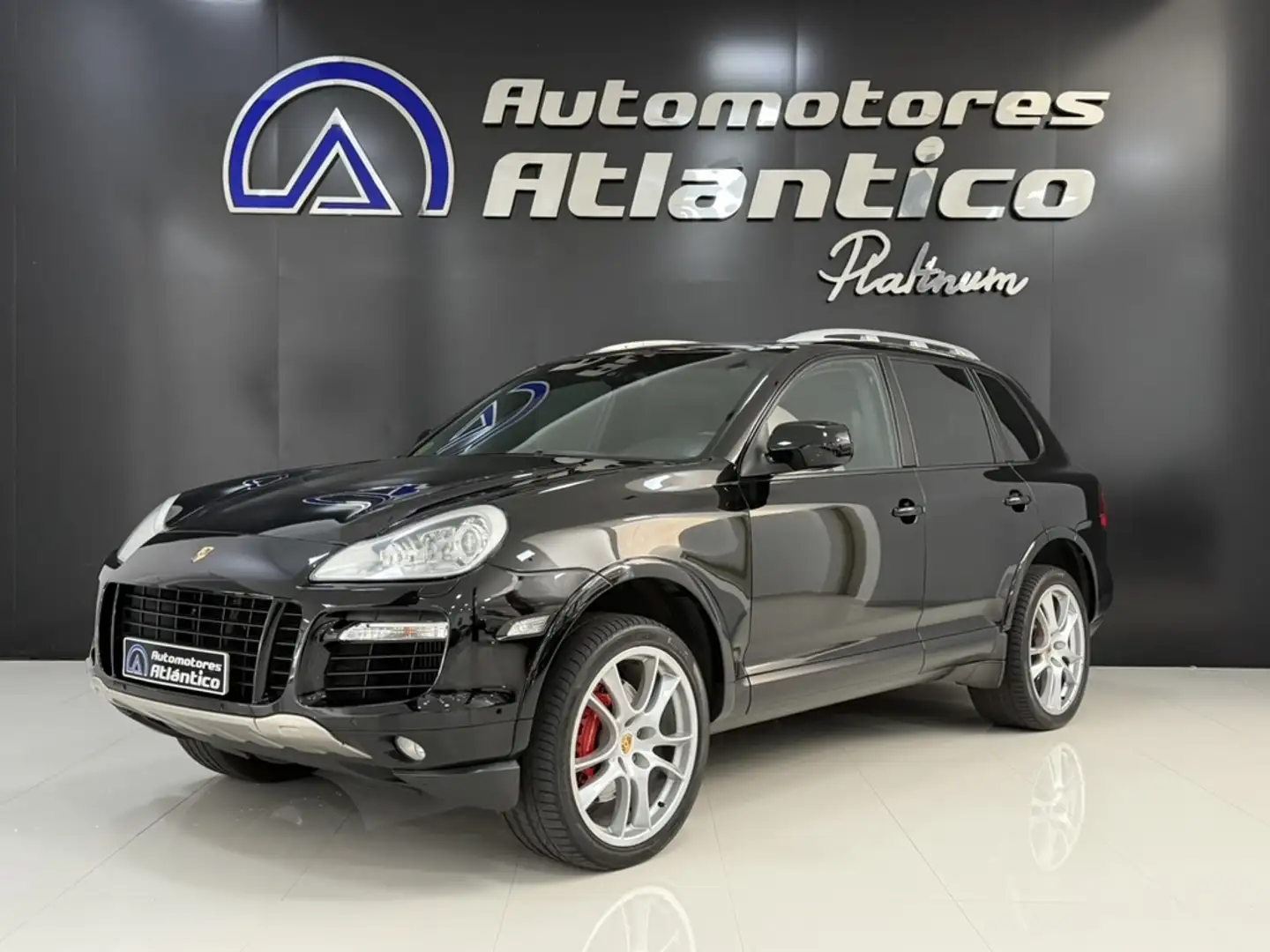Porsche Cayenne Turbo Aut. Negro - 1