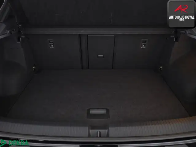 Volkswagen T-Roc view 14