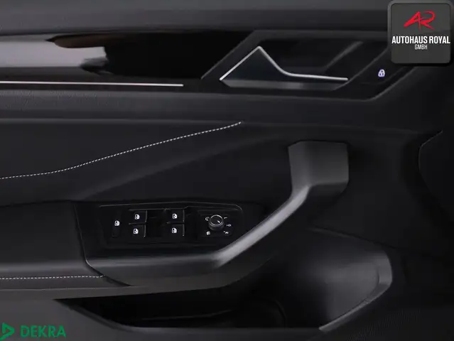 Volkswagen T-Roc view 15