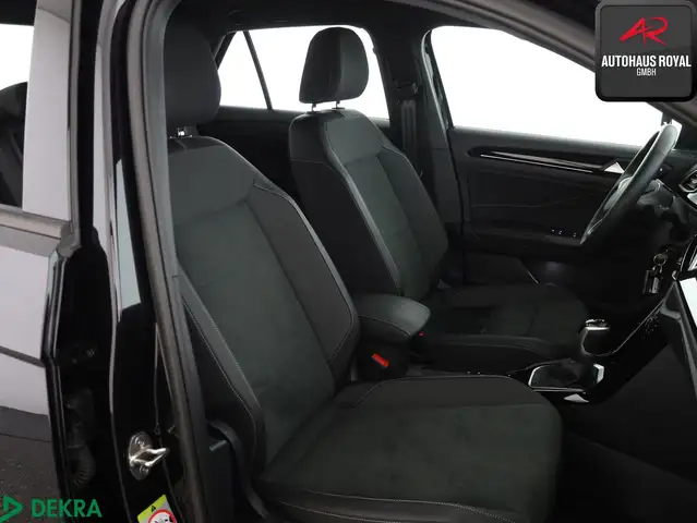 Volkswagen T-Roc view 11