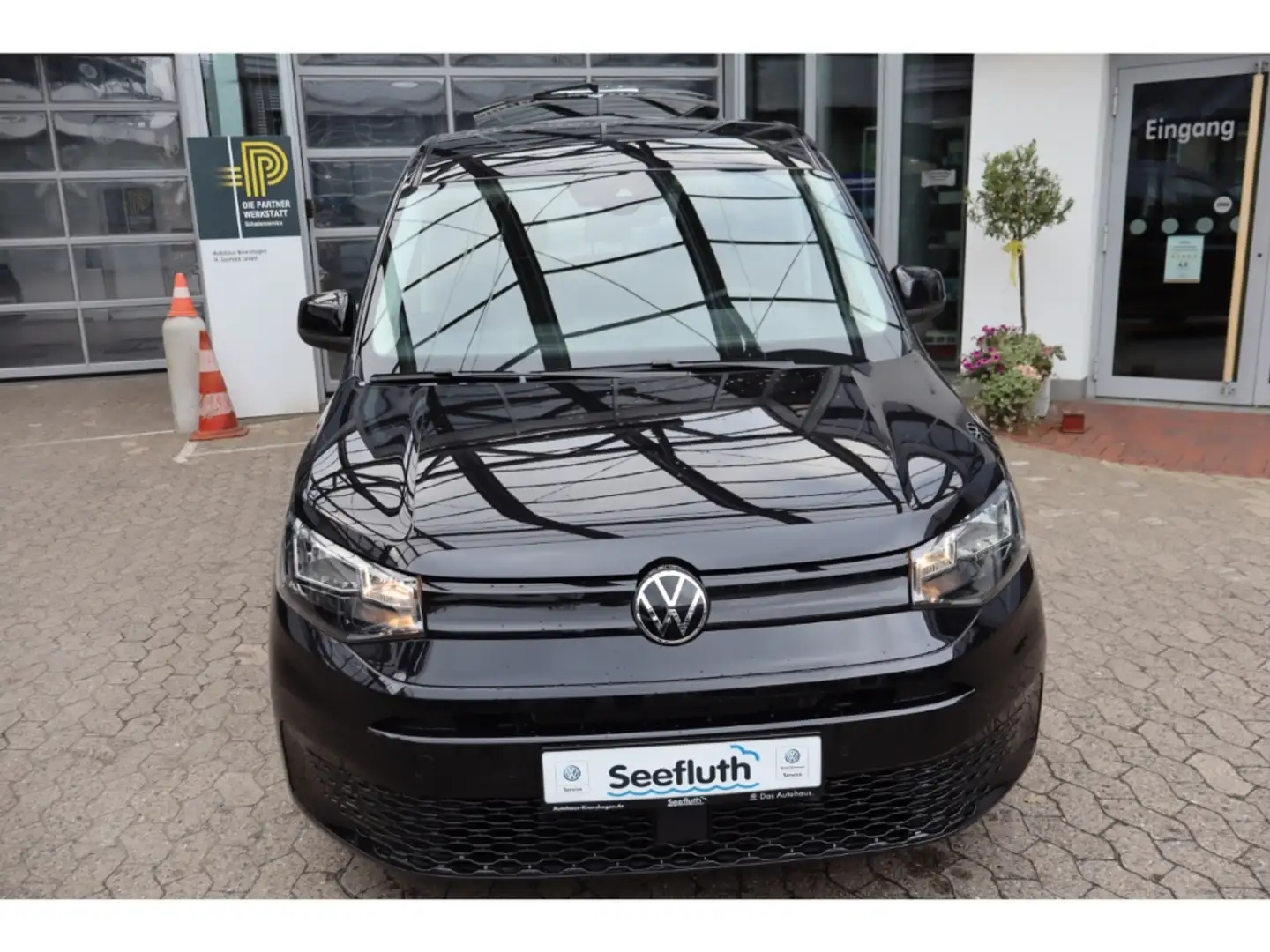 Volkswagen Caddy 1.5 TSI AHK App-Connect Winterpaket Schwarz - 2