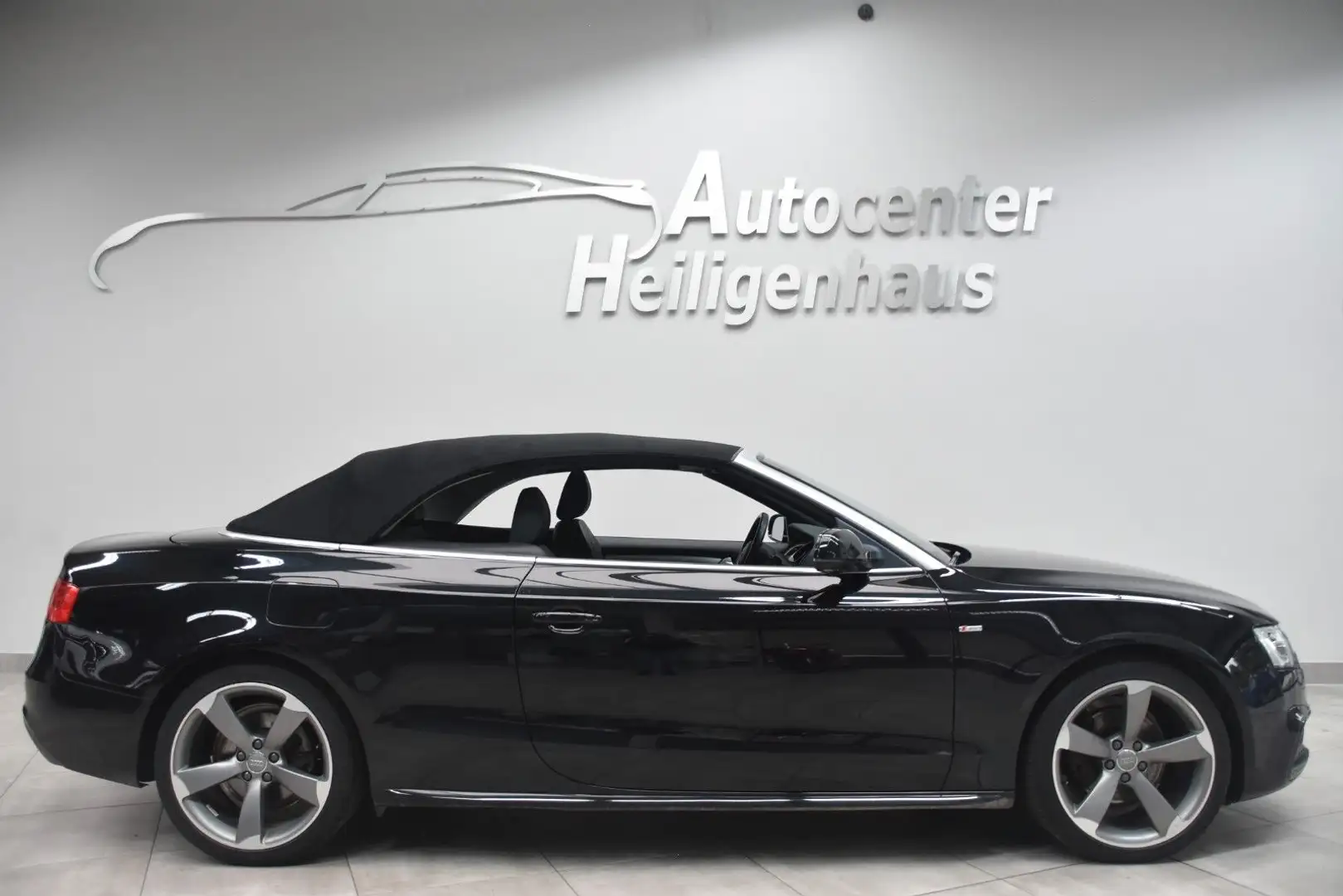 Audi A5 Cabriolet 1.8 TFSI S-Line Alcantara Navi PDC Schwarz - 2