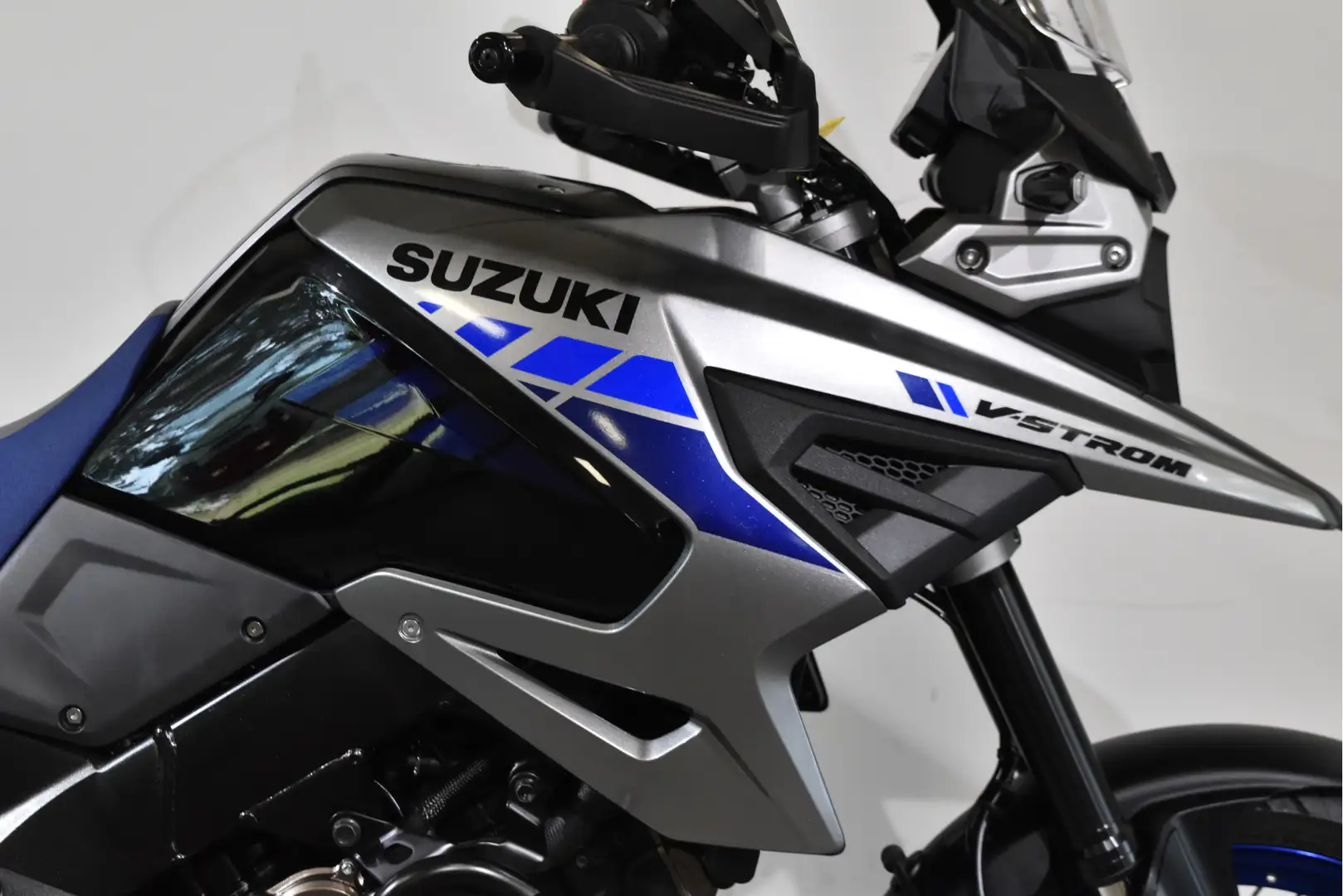 Suzuki V-Strom 1050 XTA - 2