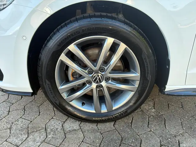 Volkswagen Touran view 4