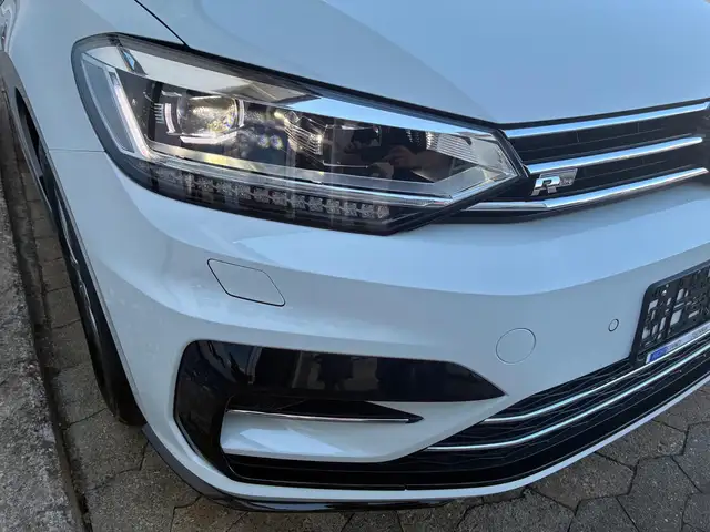 Volkswagen Touran view 3