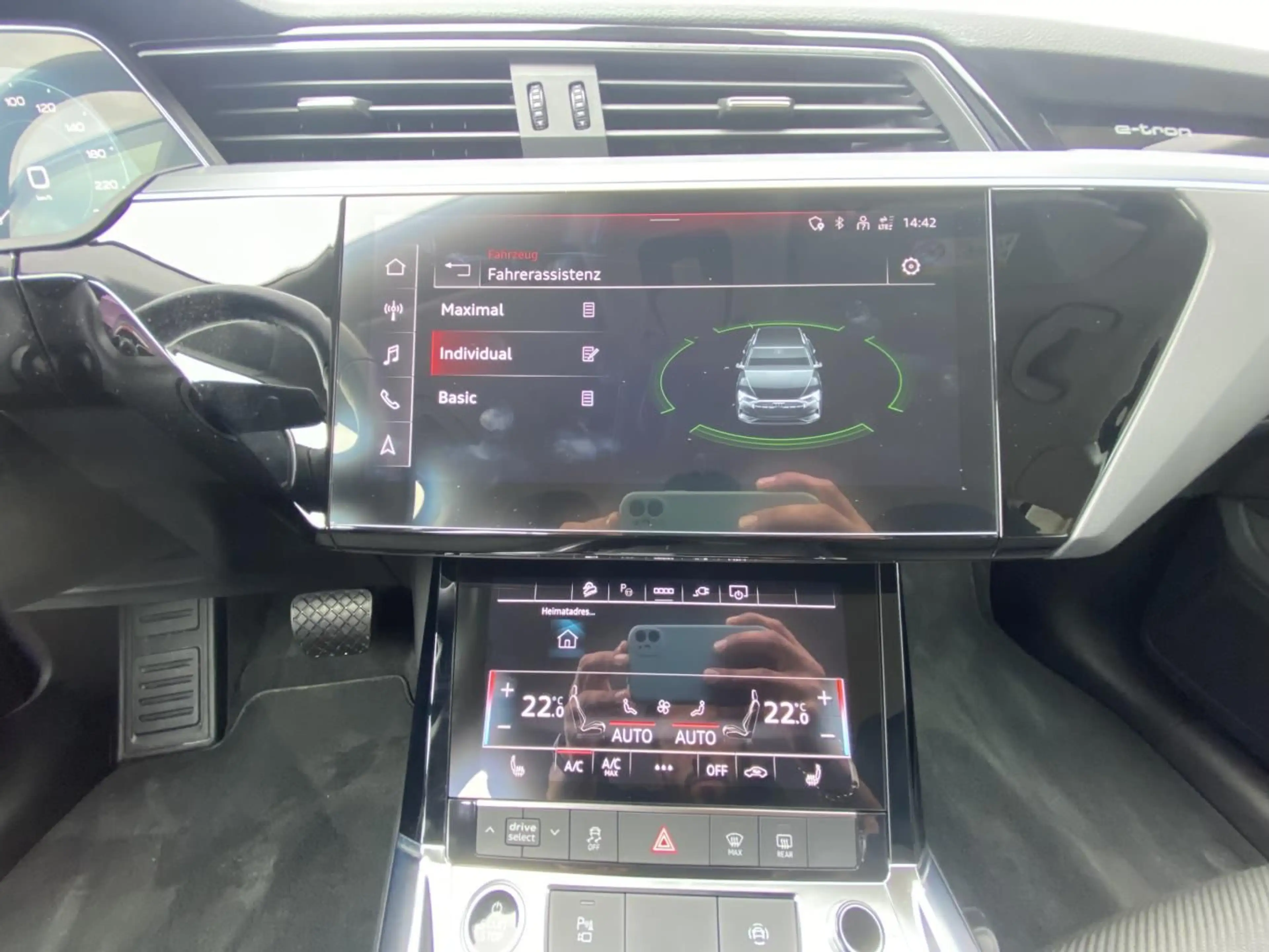 Audi e-tron 55 quattro VIRTUELLE-SPIEGEL+AHK+NAVI+VIR — photo 14