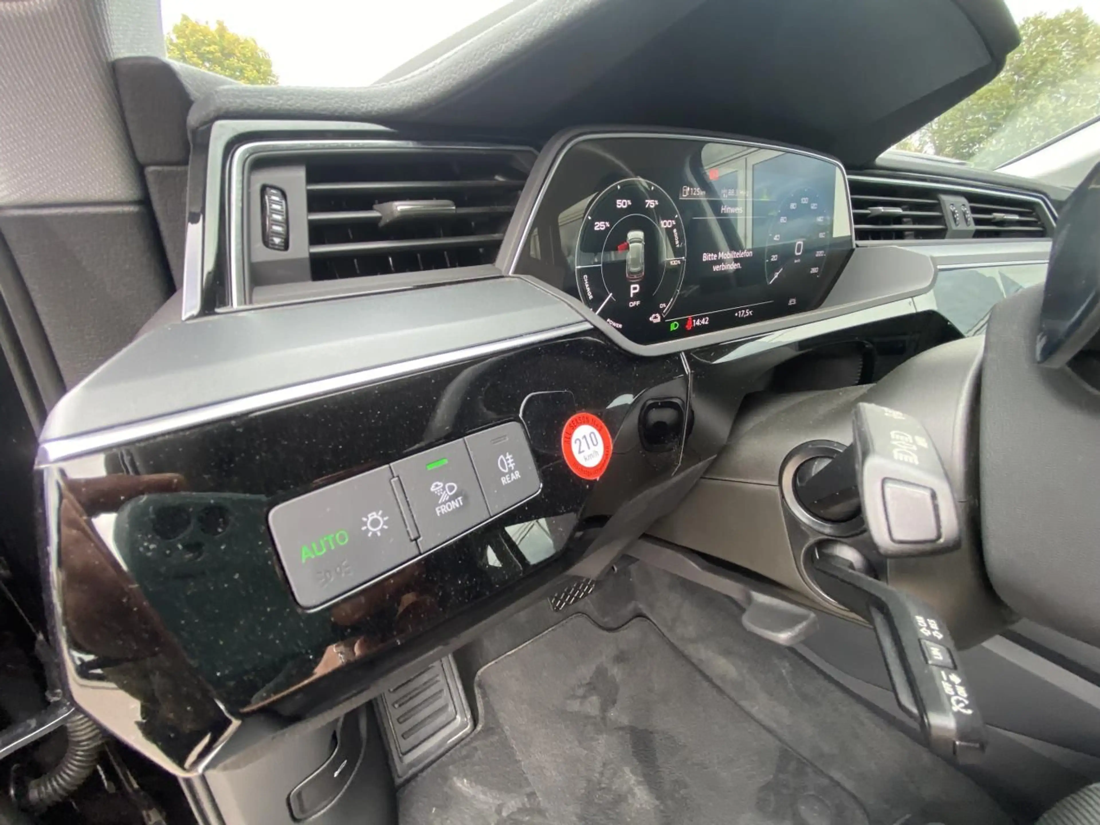 Audi e-tron 55 quattro VIRTUELLE-SPIEGEL+AHK+NAVI+VIR — photo 10