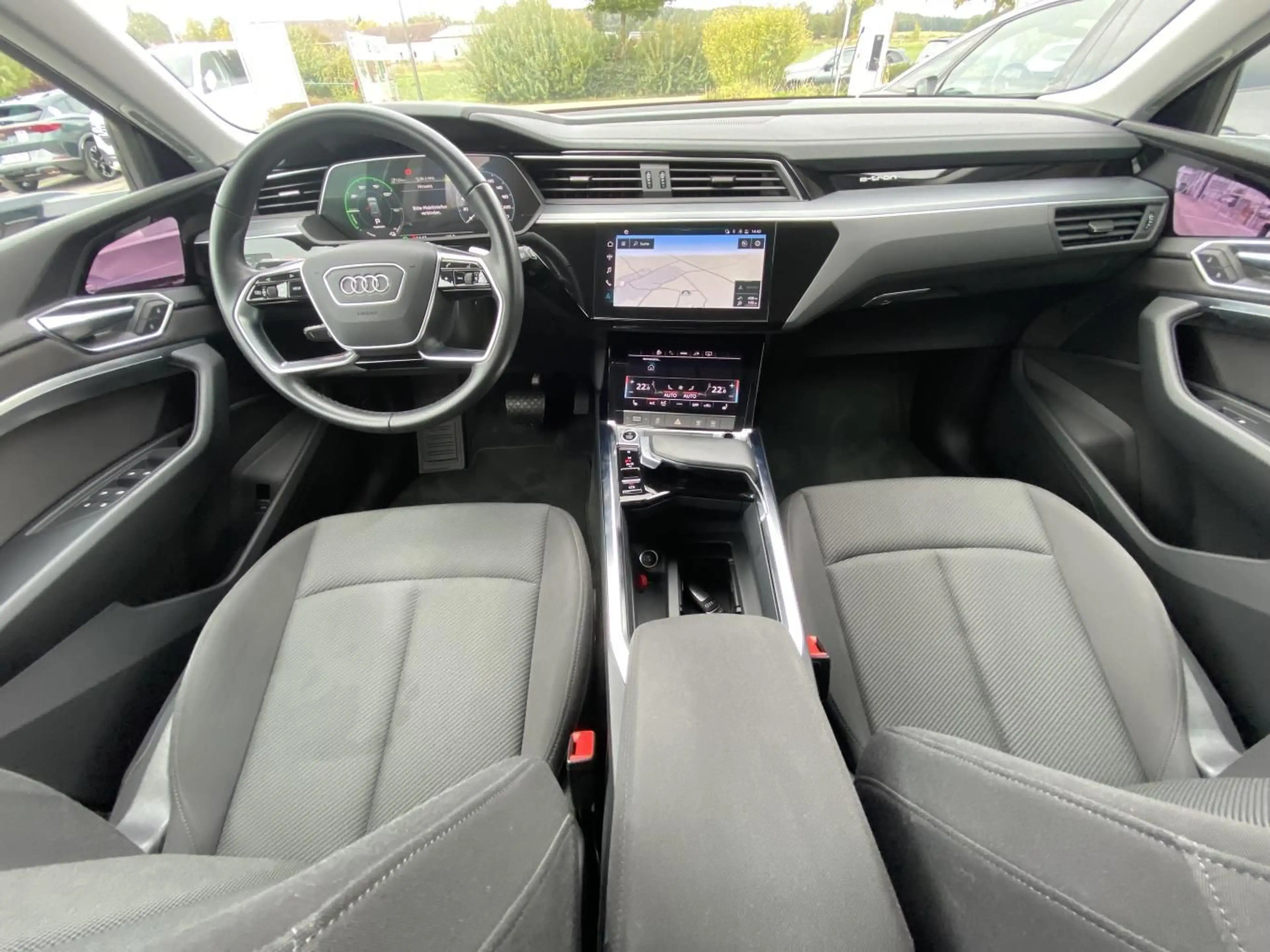 Audi e-tron 55 quattro VIRTUELLE-SPIEGEL+AHK+NAVI+VIR — photo 13