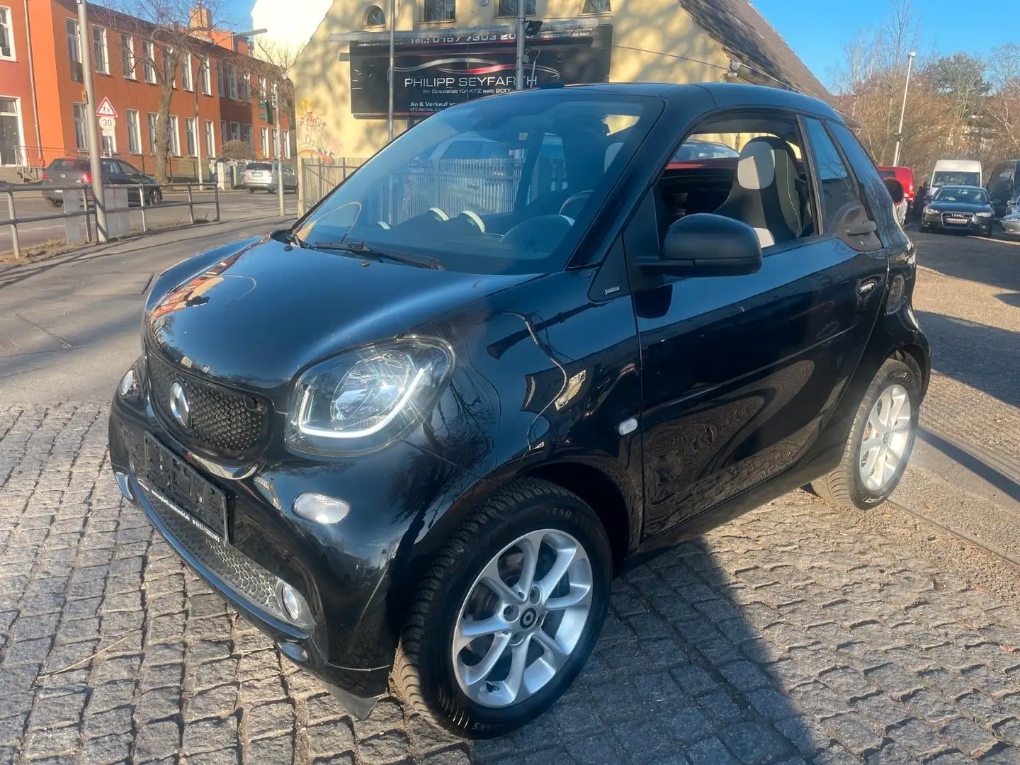 smart forTwo FORTWO CABRIO 90 PS*NAVI*SITZHEIZUNG*TEMPOMAT* Schwarz - 1