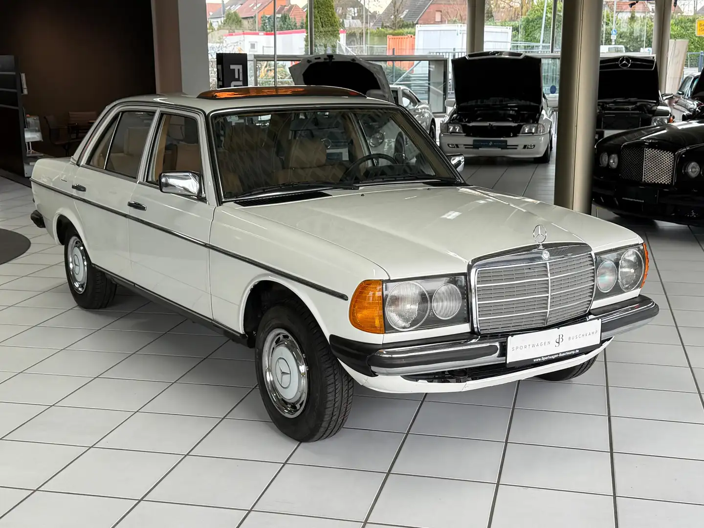 Mercedes-Benz 200 d W123 H-Zulassung Original-Zustand Weiß - 2