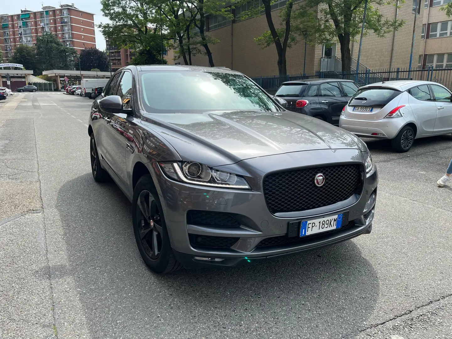Jaguar F-Pace 2.0d i4 R-Sport Black Design Edition awd 180cv aut - 2