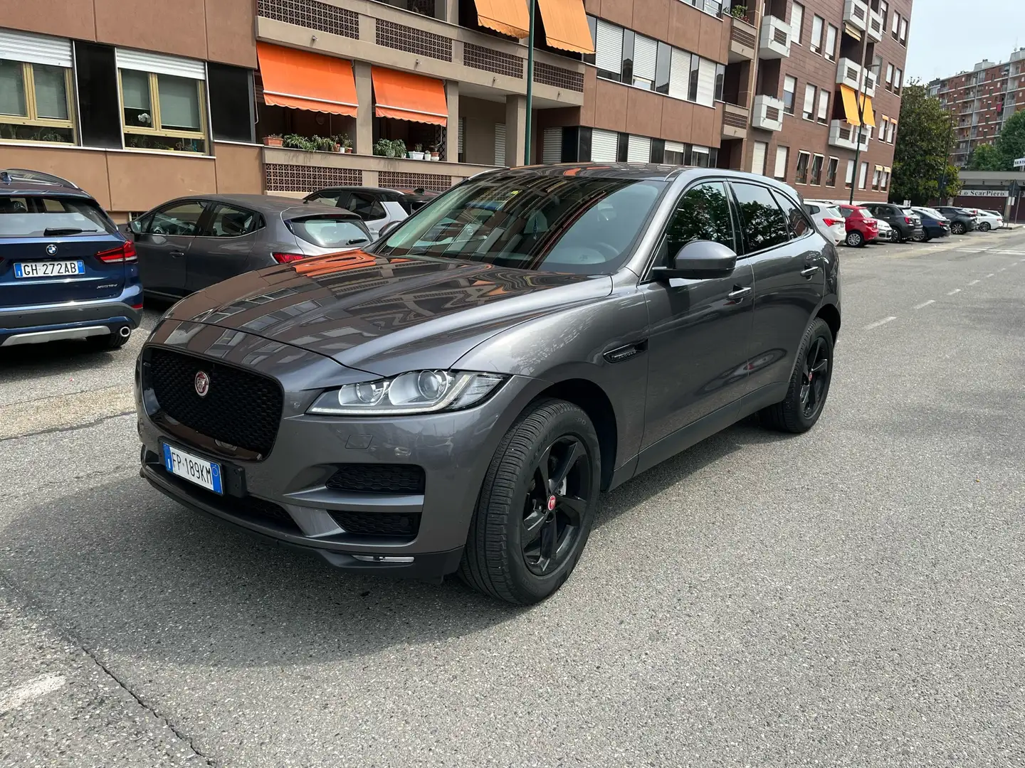 Jaguar F-Pace 2.0d i4 R-Sport Black Design Edition awd 180cv aut - 1