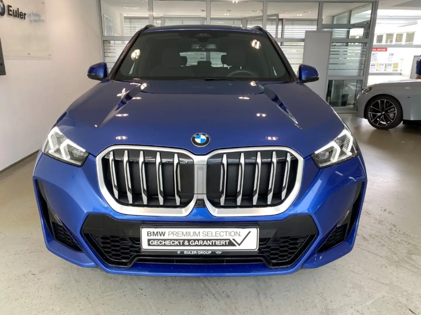 BMW X1 sDrive20iA M Sport Pano AHK Aktivsitz Memory H/K H Blau - 2