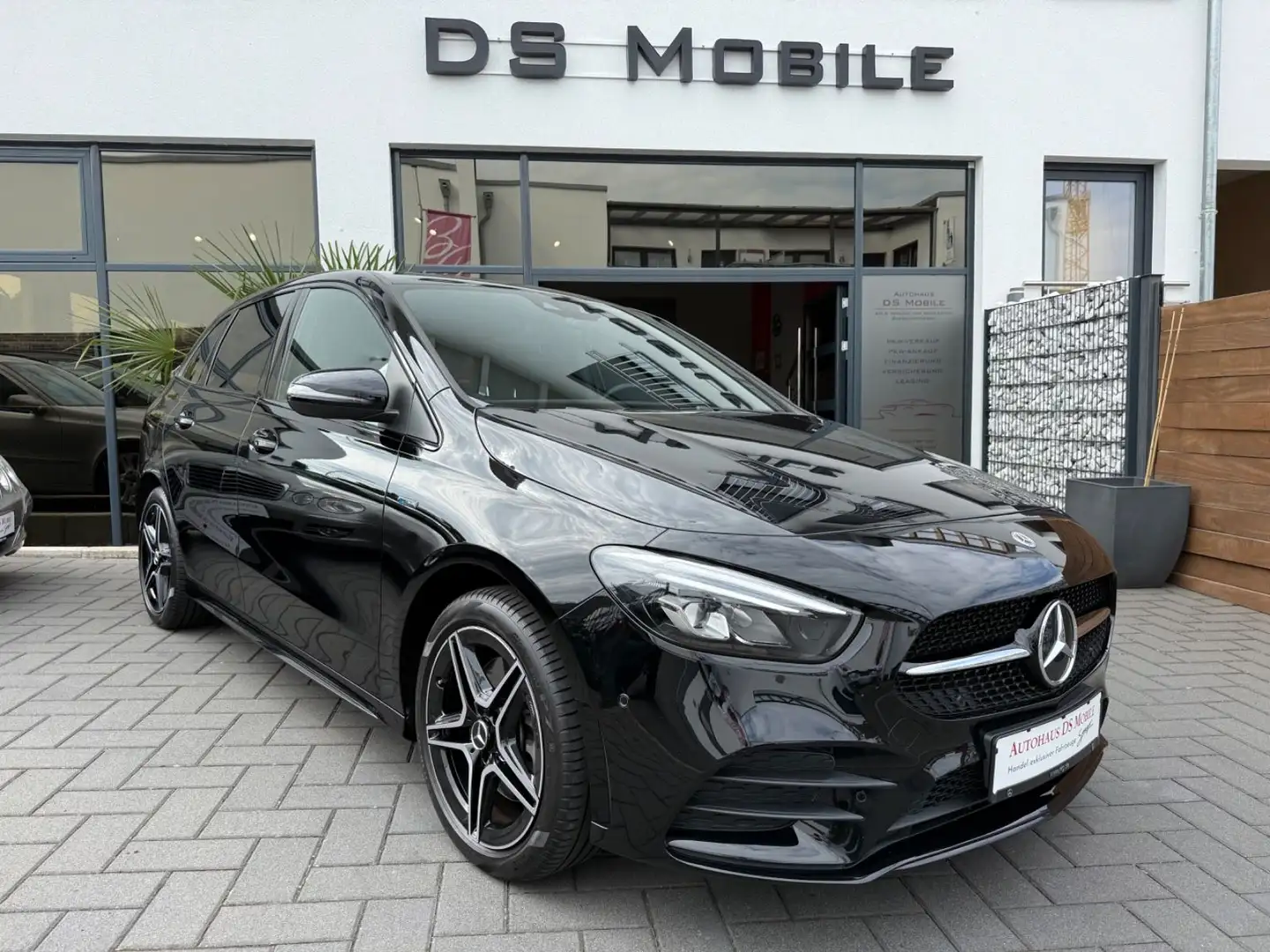 Mercedes-Benz B 250 e Edition 2020/AMG Line Schwarz - 1