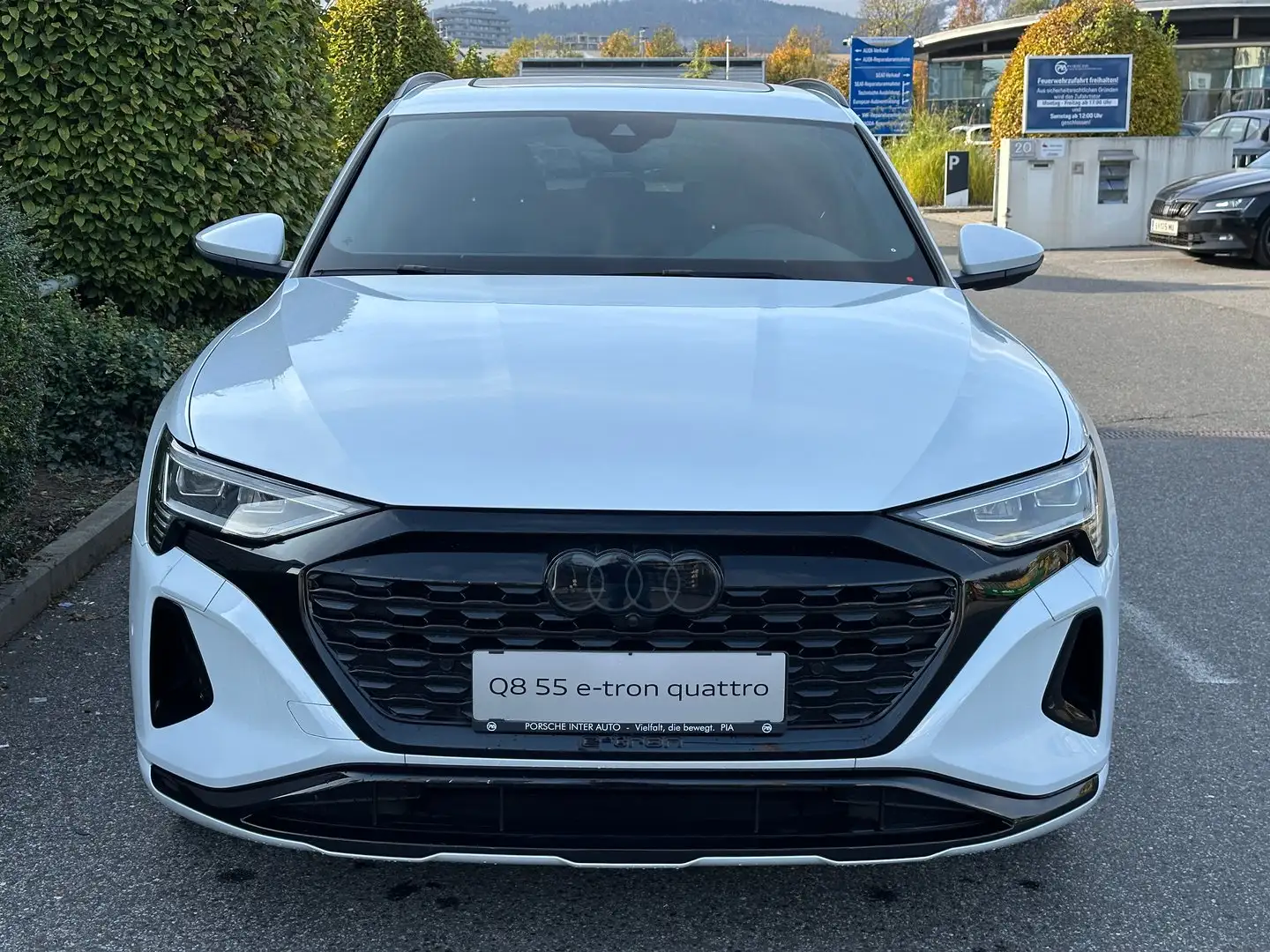 Audi Q8 55 e-tron quattro business Weiß - 2