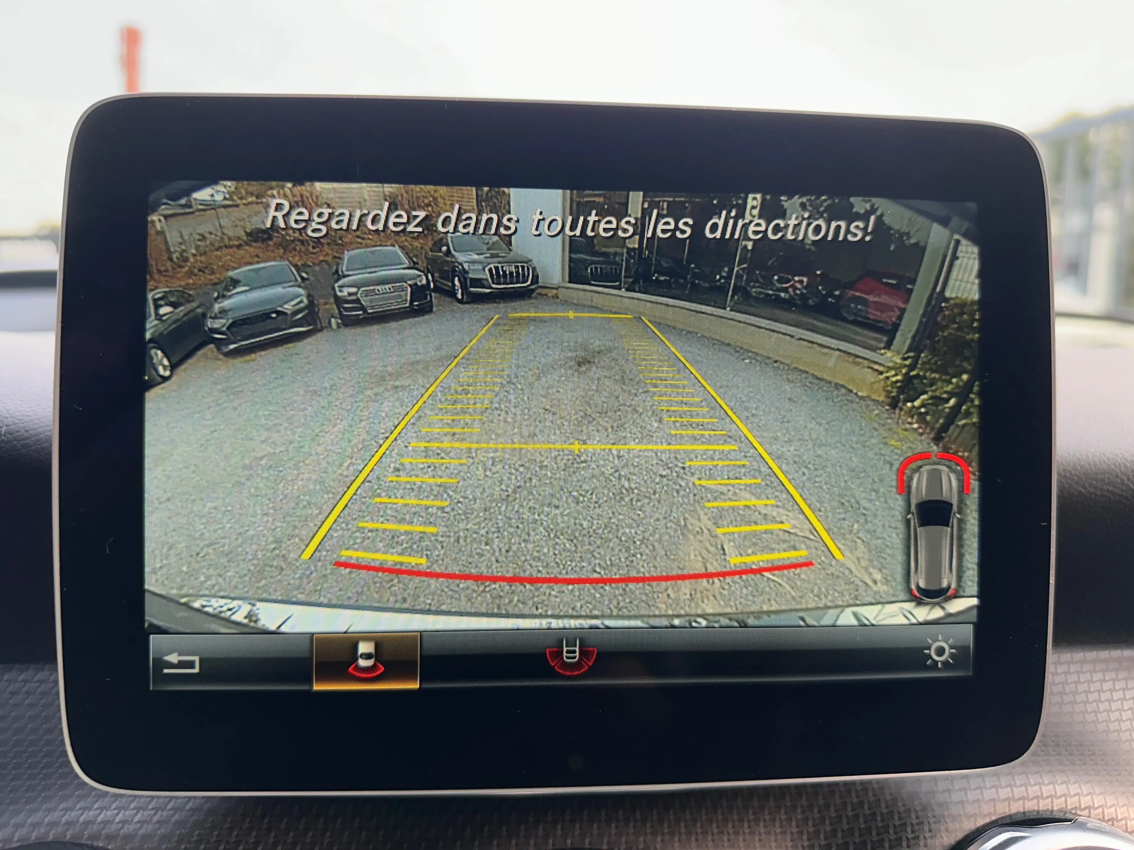 Mercedes-Benz GLA 200 1,6*EXCELLENT ETAT*CUIR*LED*SIEGE CHAUFFANT*CAM*NAVI*CARPLAY*GARANTIE — photo 13