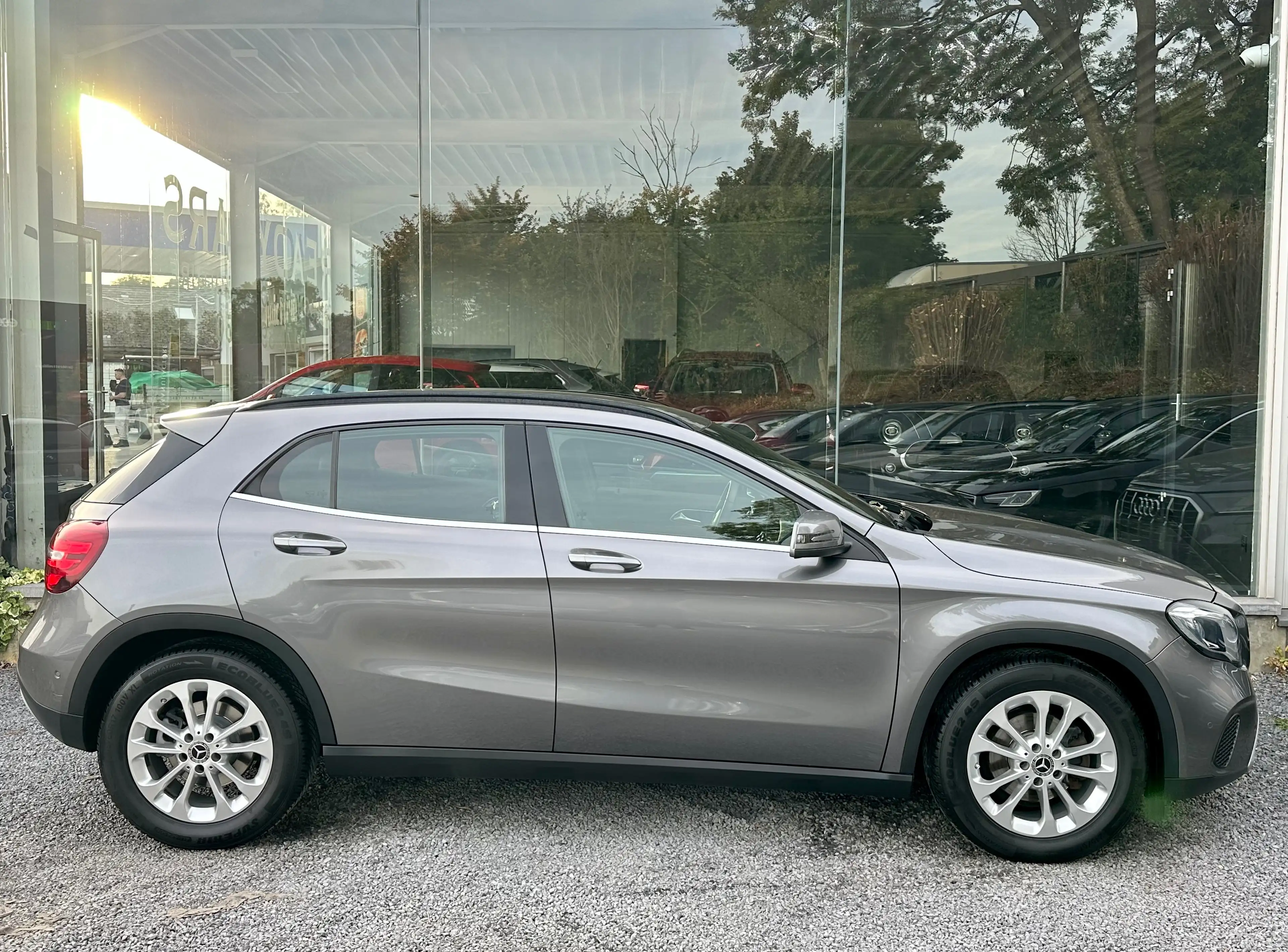 Mercedes-Benz GLA 200 1,6*EXCELLENT ETAT*CUIR*LED*SIEGE CHAUFFANT*CAM*NAVI*CARPLAY*GARANTIE — photo 4