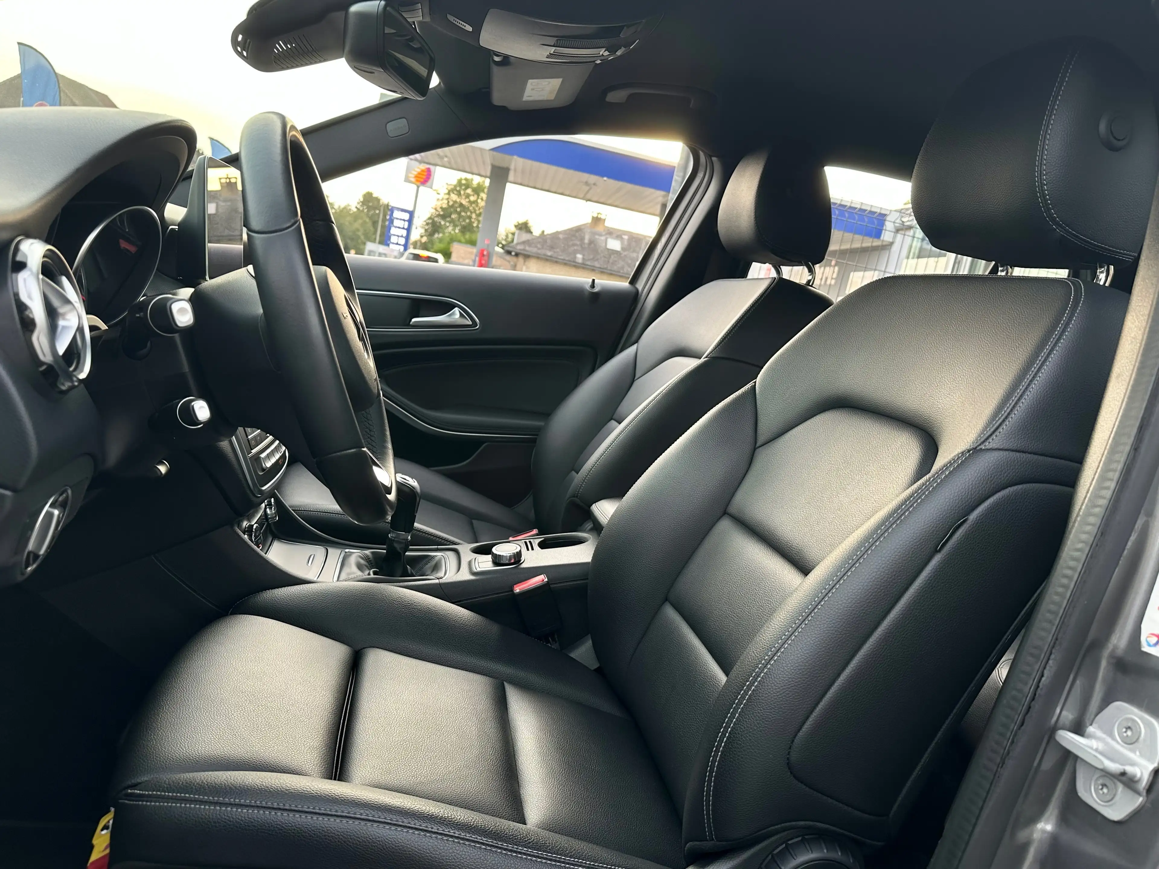 Mercedes-Benz GLA 200 1,6*EXCELLENT ETAT*CUIR*LED*SIEGE CHAUFFANT*CAM*NAVI*CARPLAY*GARANTIE — photo 10