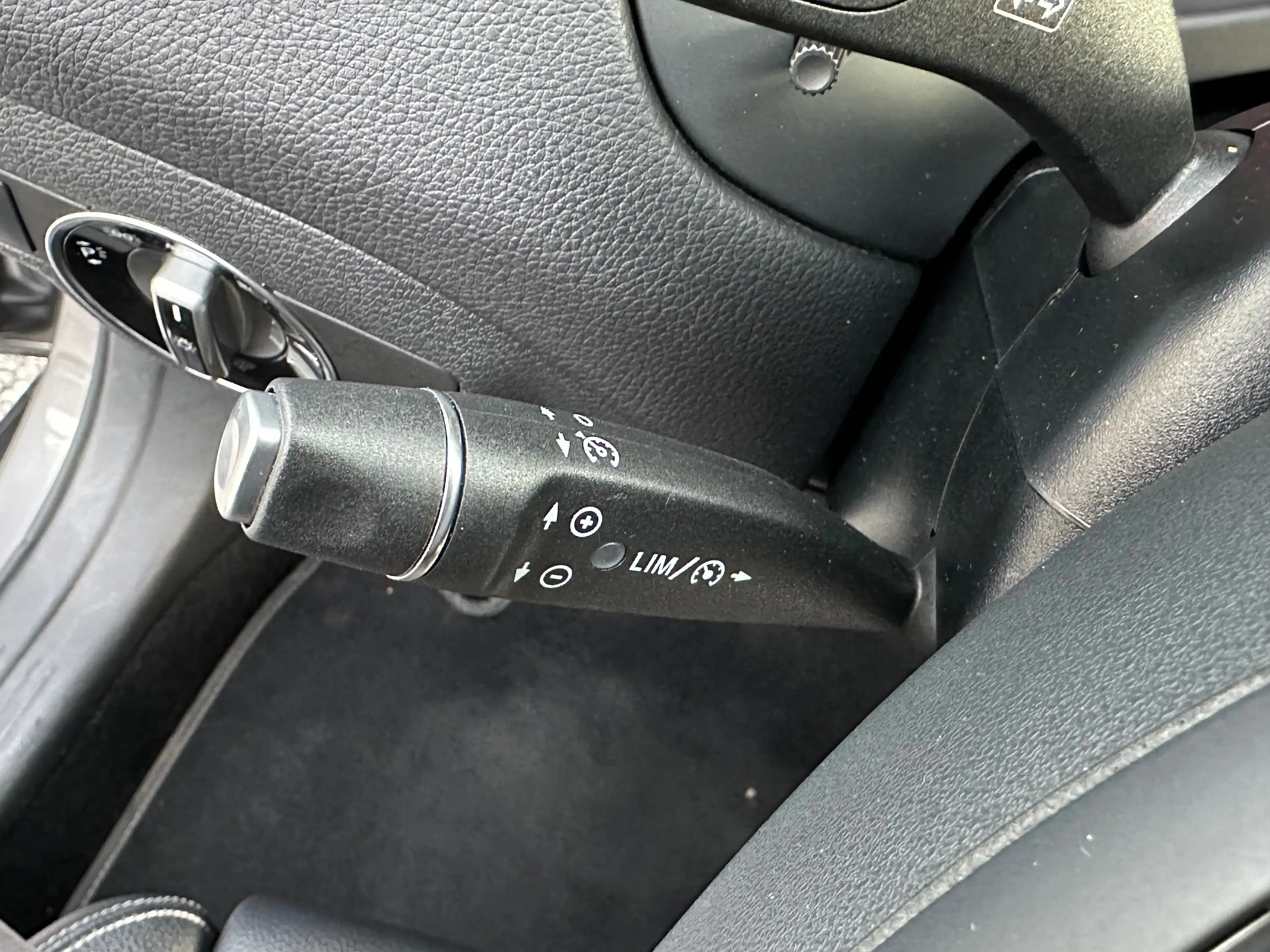 Mercedes-Benz GLA 200 1,6*EXCELLENT ETAT*CUIR*LED*SIEGE CHAUFFANT*CAM*NAVI*CARPLAY*GARANTIE — photo 15