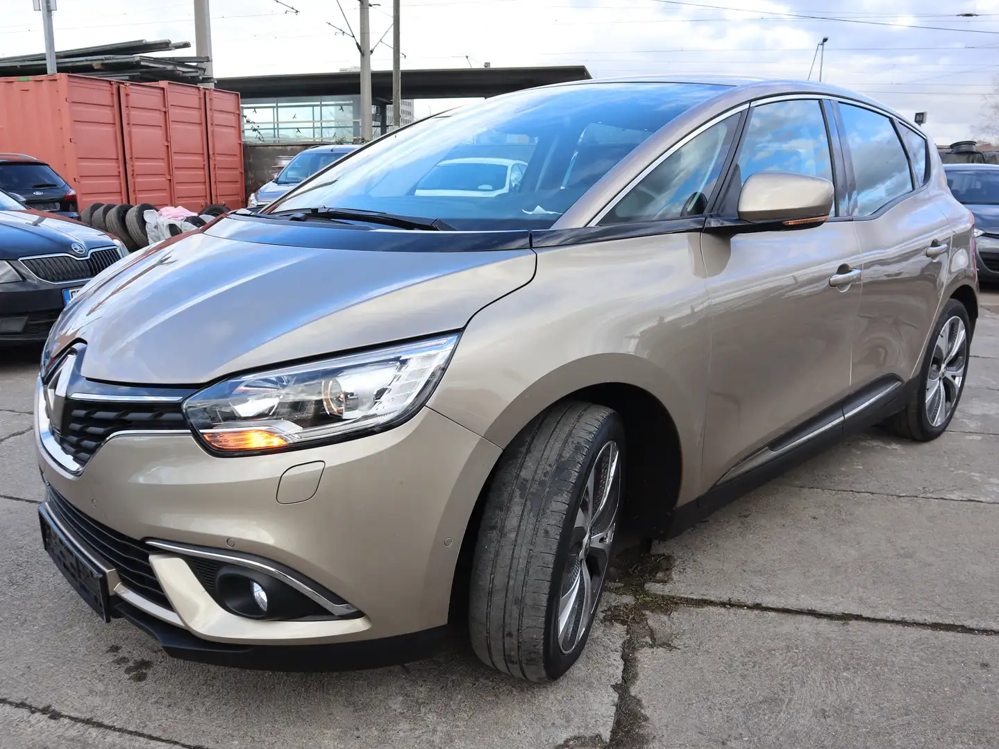 Renault Scenic Intens 1,6 Ltr. - 96 kW dCi Diesel FAP Energy Braun - 2