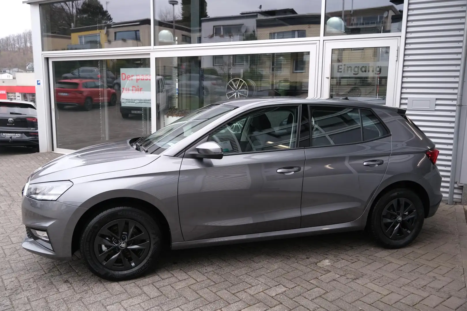 Skoda Fabia 1.5 TSI DSG Top Selection AHK App-Navi LED Clim... Grau - 2