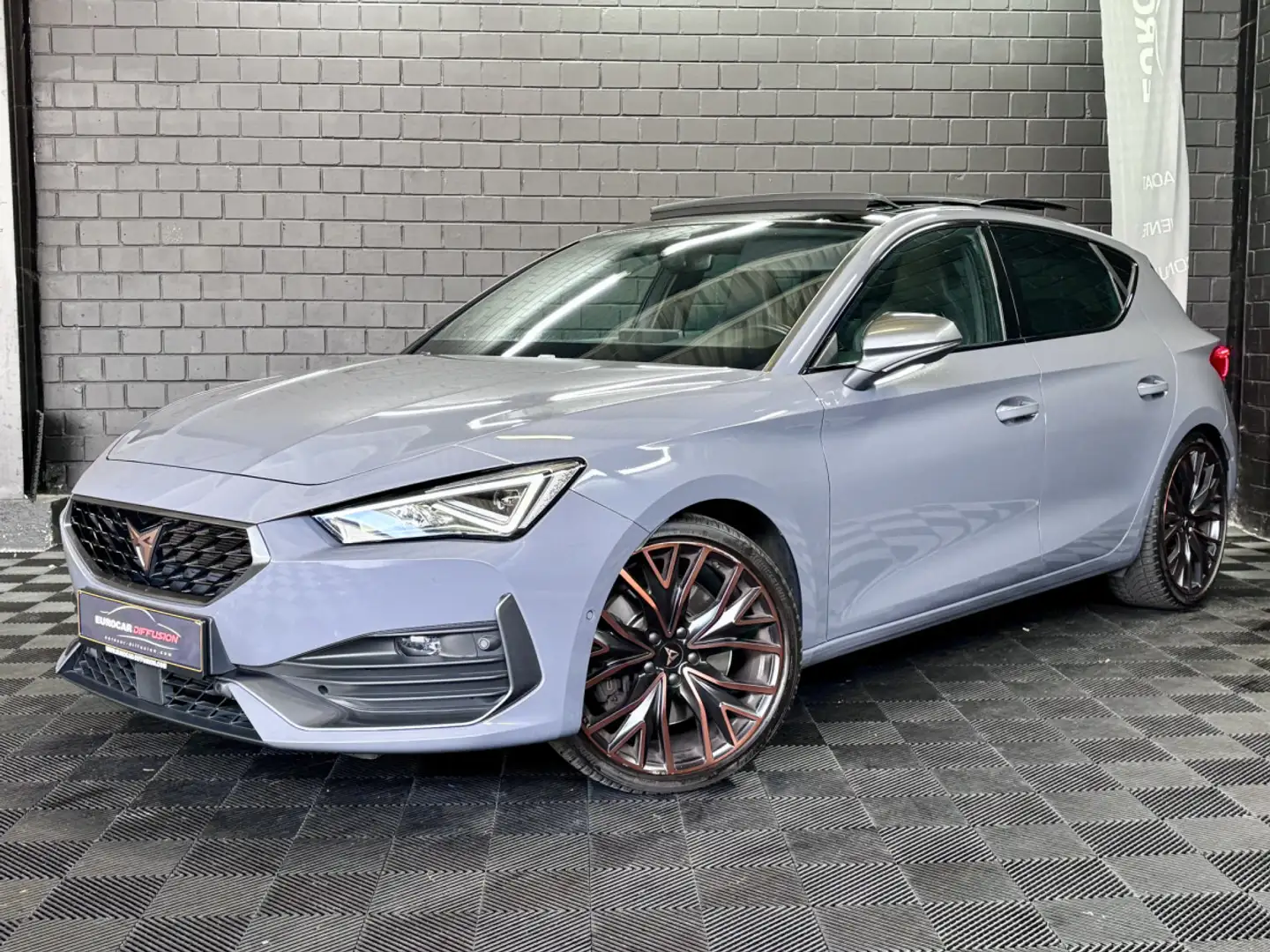 CUPRA Leon 2.0 TSI 300CV ** Toit Pano**Volant SS** Caméra ** Gris - 1