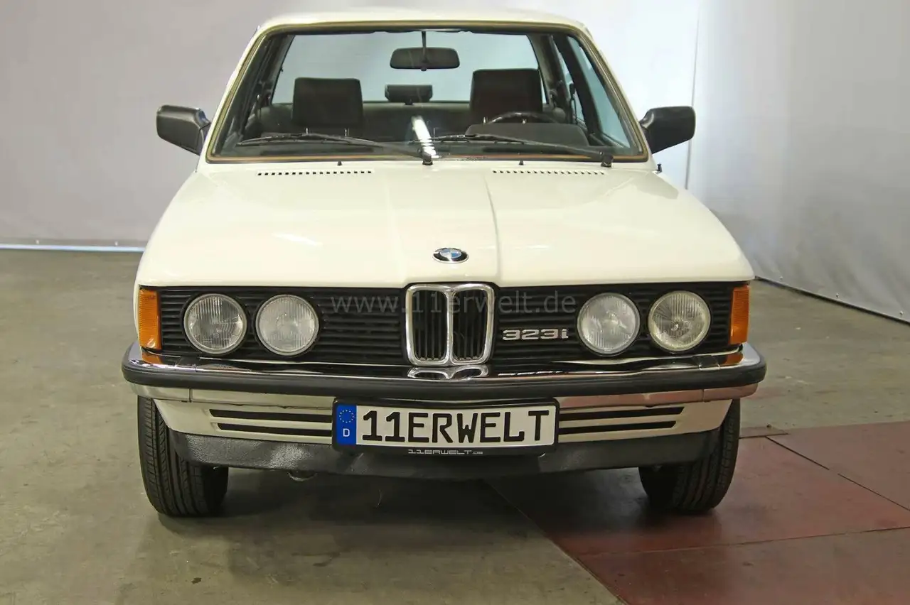 BMW 323 i, foto 2