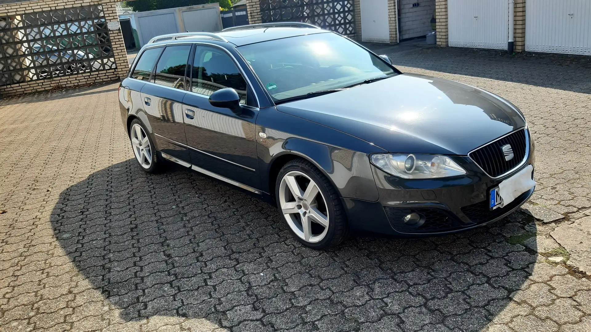 SEAT Exeo ST 2.0 TDI CR Multitronic Sport Grau - 1