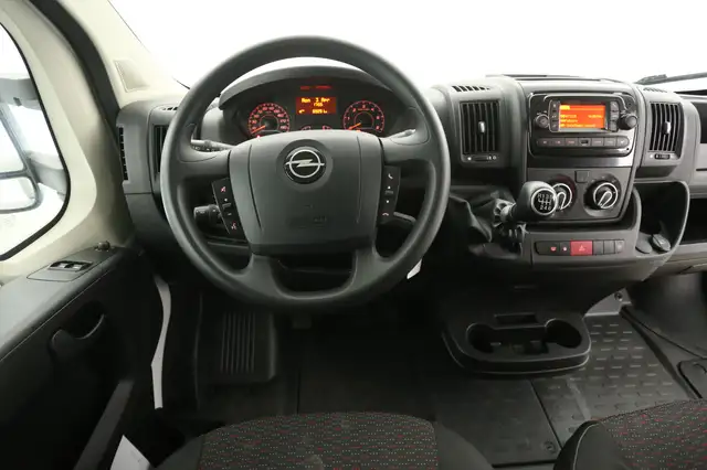 Opel Movano view 2