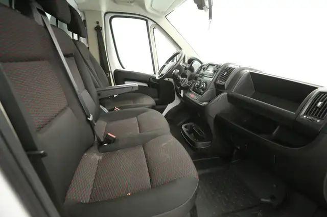 Opel Movano view 8