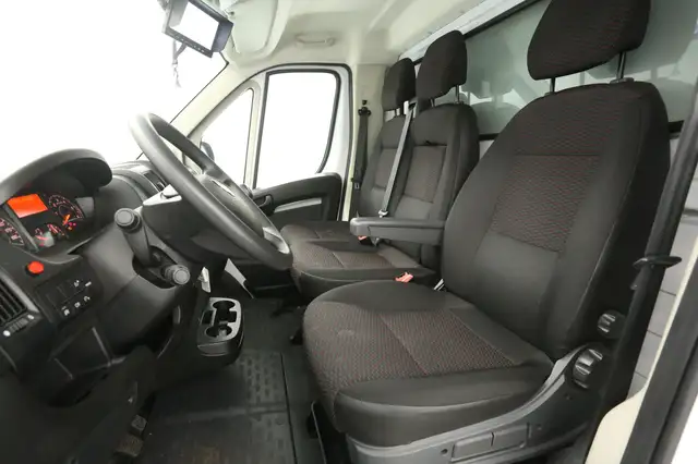 Opel Movano view 7