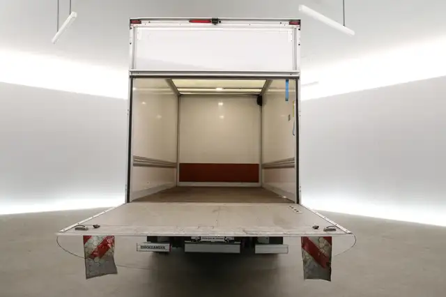 Opel Movano view 3