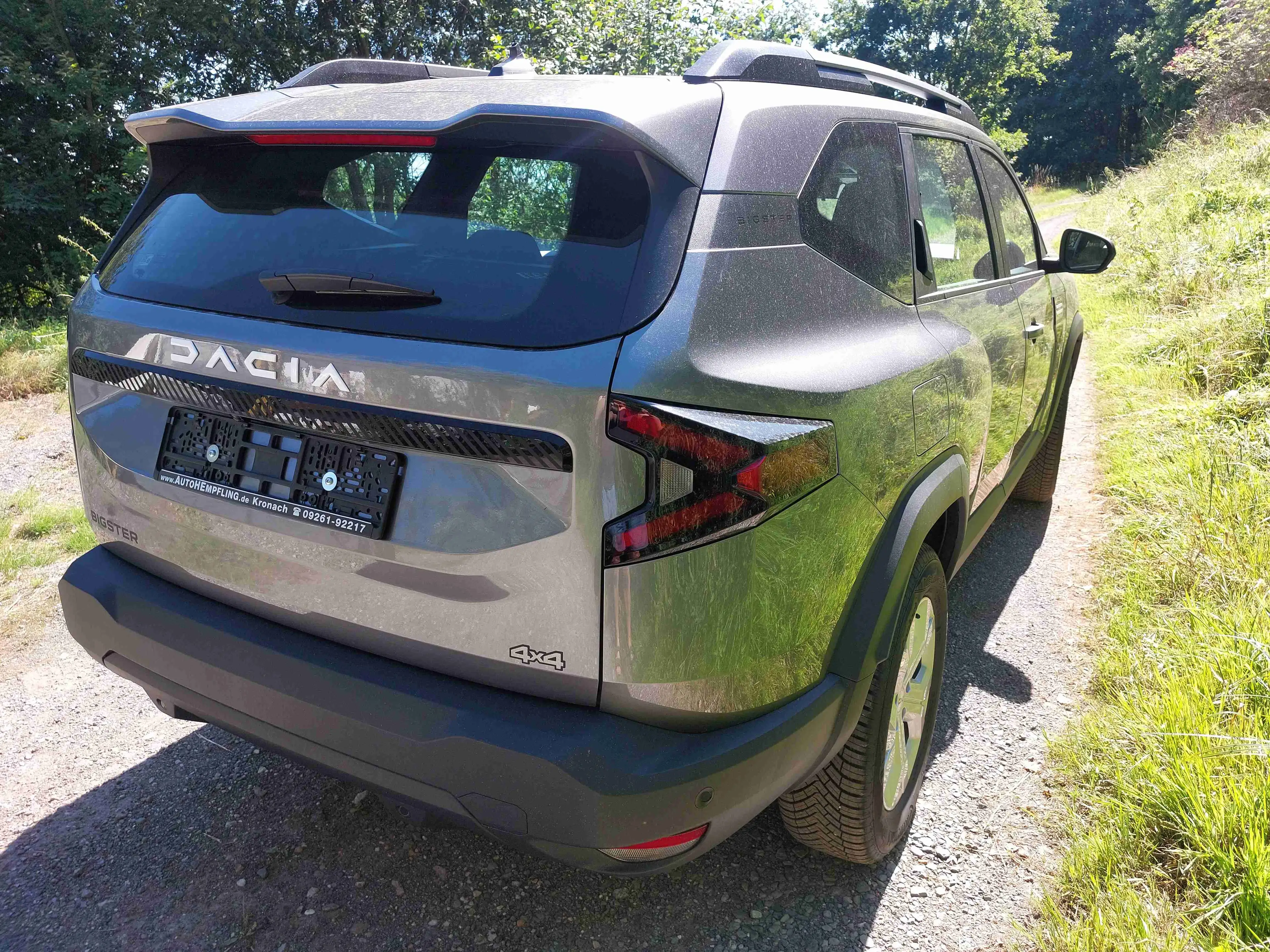 Dacia Bigster TCE140 MH Expression Multiview Shzg. Lenkradhzg. Dolomitgrau SOFORT! — photo 3