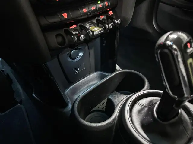 Mini Hatch view 15